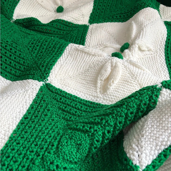 Vintage Crocheted Afghan/Throw/bedspread - Picture 4 of 5